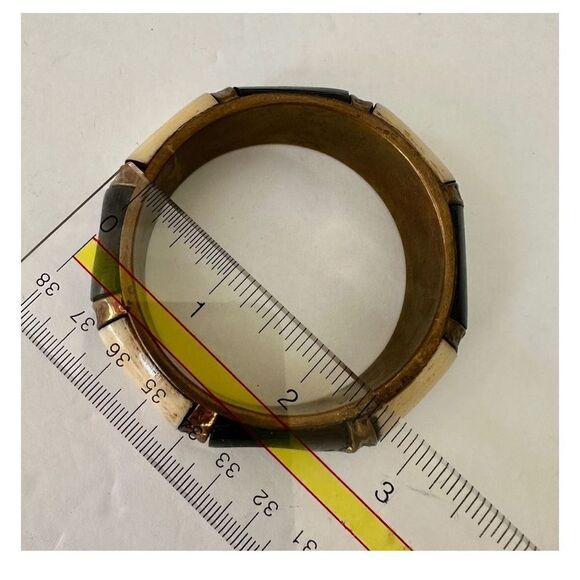 Bone black and brass bangle bracelet - Picture 5 of 8
